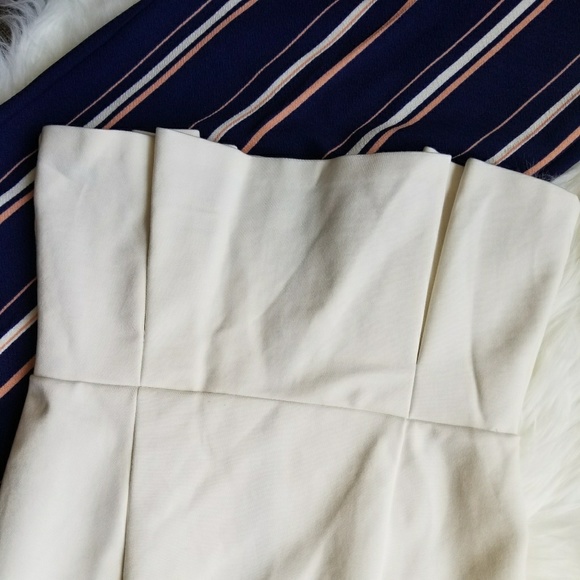 ARMANI EXCHANGE sleeveless off white peplum top - Picture 3 of 4